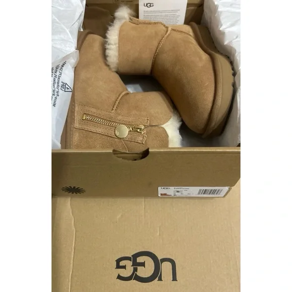 NEW IN BOX: Women's Bailey Zip Shearling Lined Mini Boots - Picture 6 of 6